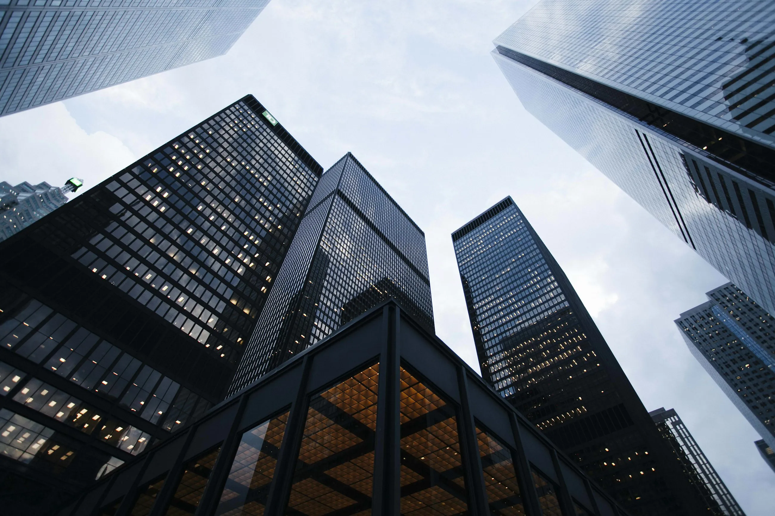 Fachada de edifício corporativo, imagem ilustrativa